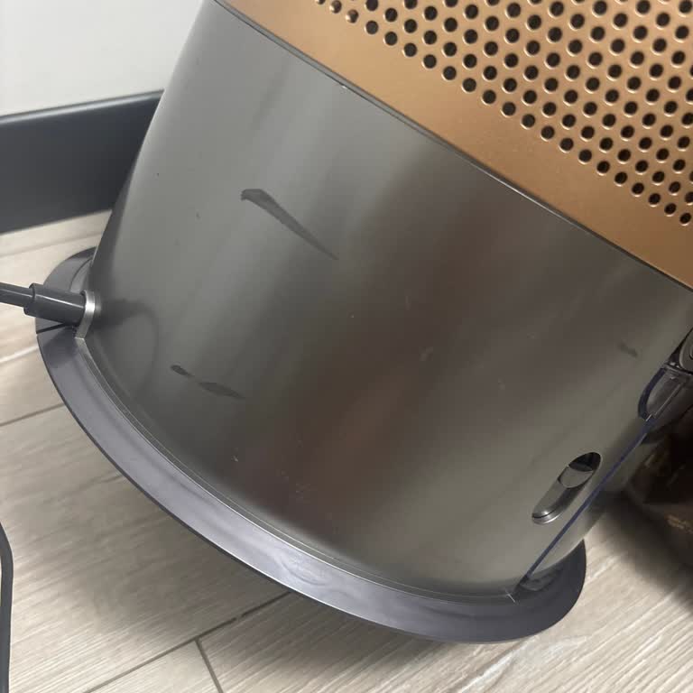 Garanti Kapsamında Servise Gönderilen Dyson Cihazım Çiziklerle Geri Geldi, Mağduriyetimin Giderilmesini Talep Ediyorum