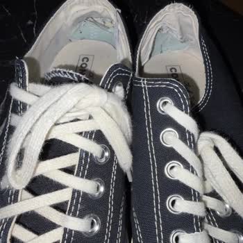 2 Ayda Kullanılamaz Hale Gelen Converse Ayakkabı Ve İlgisiz Mağaza Yaklaşımı