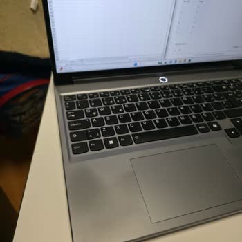 Nethouse Bilgisayar Kısa Sürede Bilek Dayama Bölgesinde Kararma Sorunu