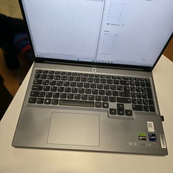 Nethouse Bilgisayar Kısa Sürede Bilek Dayama Bölgesinde Kararma Sorunu