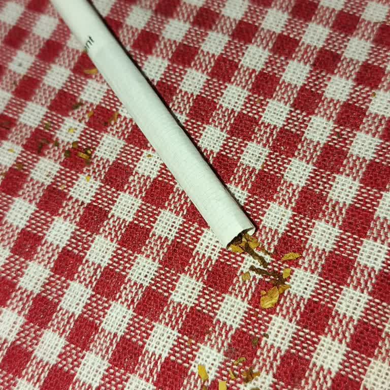 Parliament Midnight Blue Sigara Paketlerinde Sürekli Tütün Dökülmesi Ve Kalite Sorunu