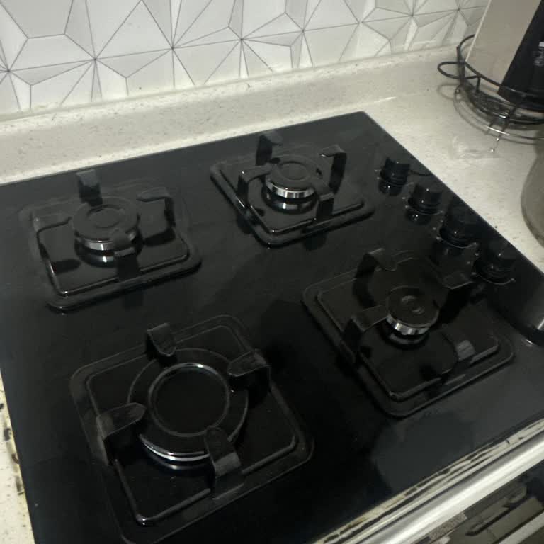 Ayıplı Ankastre Ocak Satışı Ve İlgisiz Mağaza Personeli Nedeniyle Mağduriyet