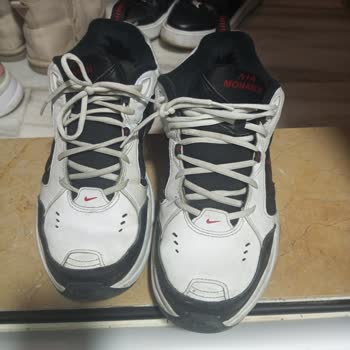 FLO’dan Alınan Ayakkabıda Koku Ve Ses Sorunu, Çözüm Sunulmadı