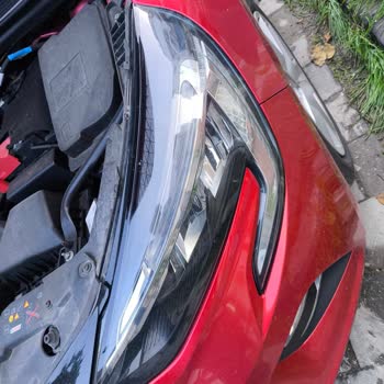 Renault Clio 1.0 Touch Sağ Ön Farda Garanti Sonrası Nemlenme Ve Mağduriyet