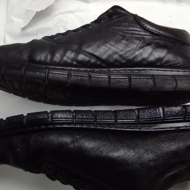 FLO'dan Aldığım Ayakkabıda Deri Deformasyonu Ve Yetersiz İnceleme