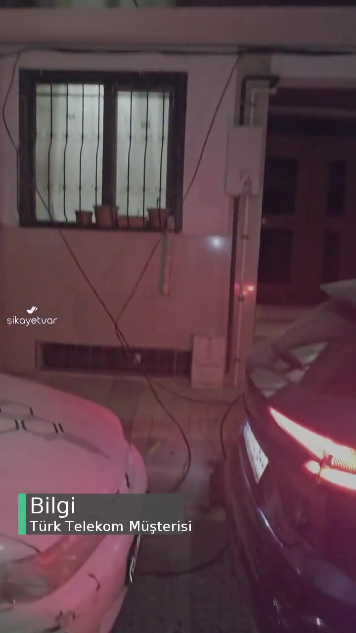 Türk Telekom Hayati Risk Oluşturan Kopmuş İnternet Kablosunun 3 Aydır Onarılmaması! videonun kapak resmi