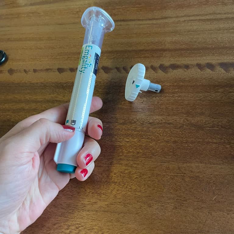 Defekter Emgality-Injektor und ausgelaufenes Medikament