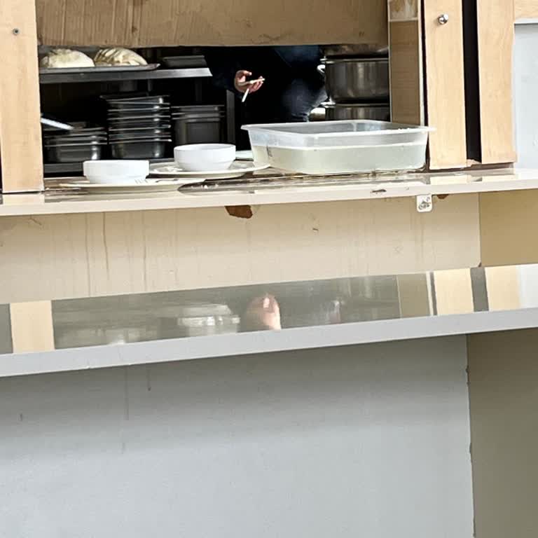 KYK Yurdunda Yemek Hazırlığında Hijyen Ve Sigara Sorunu