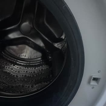 Yeni Alınan Çamaşır Makinesinde İlk Kullanımda Renk Atması Ve Yetersiz Çözüm