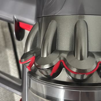 Dyson V15’in Kırmızı Contasındaki Deformasyon Ve Çözüm Sunulmaması Mağduriyet Yaratıyor