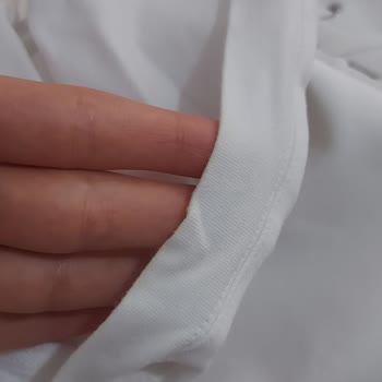 Parfüm Kıyafetlerimde Sarı Lekeler Bıraktı, Maddi Zararım Karşılanmadı