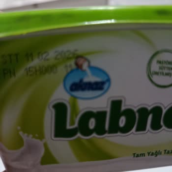 BİM Son Kullanma Tarihi Geçmemiş Labne Peynirinin Küflü Çıkması Ve Sağlık Endişesi