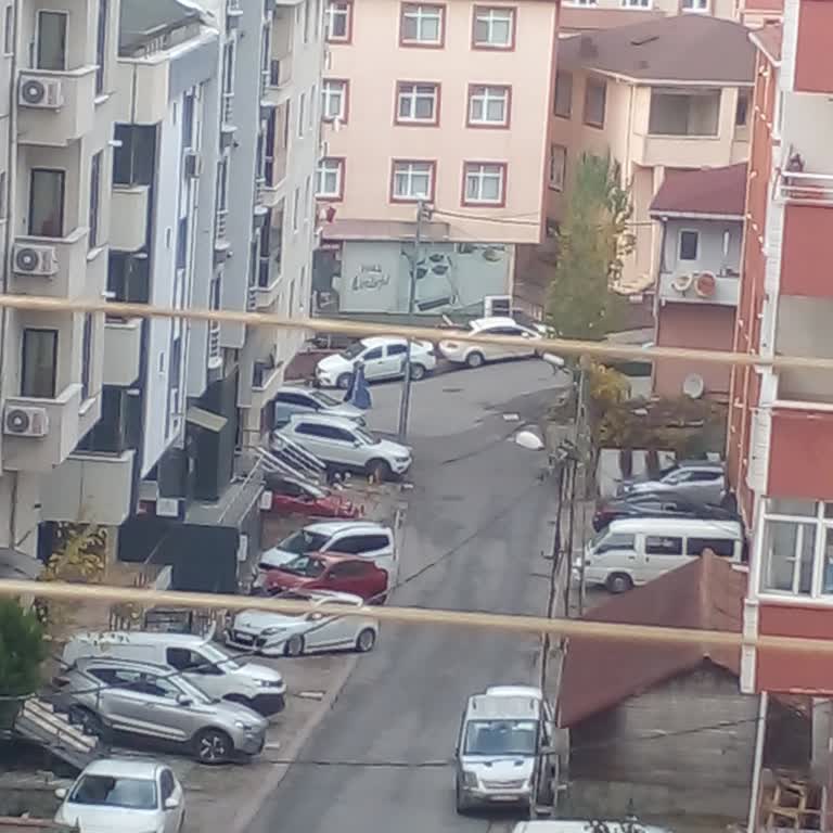 Ümraniye Tepeüstü'nde Bitmeyen Lağım Kokusu Ve Sağlık Riski