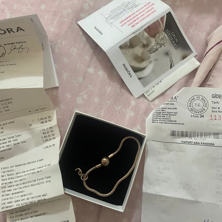 Rosa vergoldetes Pandora Armband verfärbt sich – Prüfung und Garantieleistung verweigert