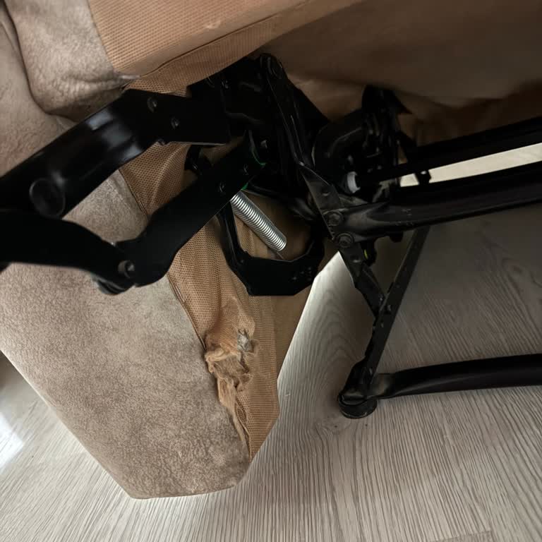 Aldığım Koltuklar Kısa Sürede Bozuldu Mağaza Çözüm Sunmuyor