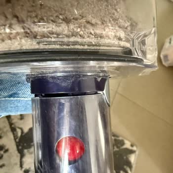 Dyson Gen5 Süpürgemin Bağlantı Noktası Gevşedi Parkelerde İz Bırakıyor