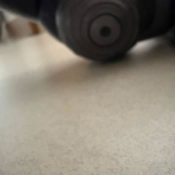 Dyson Gen5 Süpürgemin Bağlantı Noktası Gevşedi Parkelerde İz Bırakıyor