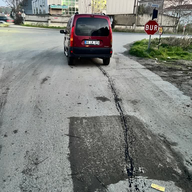 İGDAŞ Yol Çalışmasında Güvenlik Önlemi Eksikliği Nedeniyle Trafik Kazası Mağduriyeti