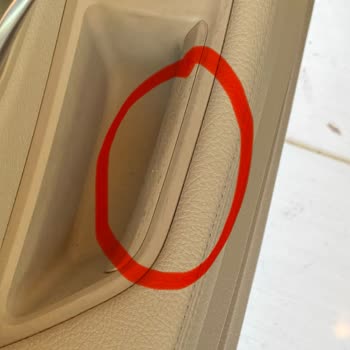 BMW 5.20 Ön Kapı İç Döşemesinde Deformasyon Ve Yapışkanlık Sorunu