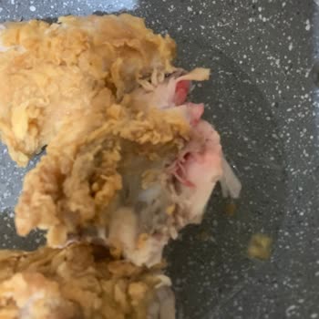 Popeyes'ten Çiğ Tavuklu Kova Menüsü Sağlık Riski Yarattı