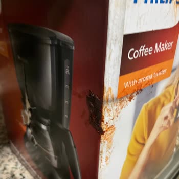 Yurtiçi Kargo Gönderimi Aldığımda Paketin Dışının Hasarlı Ve Kir İçinde Olduğunu Gördüm