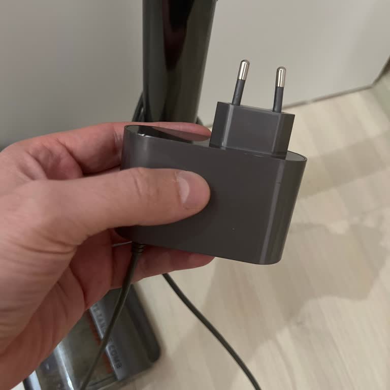 Dyson V15 Şarj Adaptörü Fiş Ucu Kalitesizliği Ve Yetersiz Müşteri Hizmeti