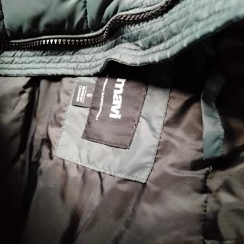 Kısa Sürede Dikişleri Atan Yeleğe Ve Olumsuz Mağaza Yaklaşımına Tepki