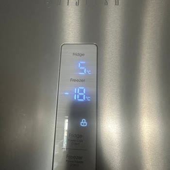 Dijitsu Servis Müdahalesiyle Bozulan Buzdolabı İç Işığı Aylardır Onarılmadı