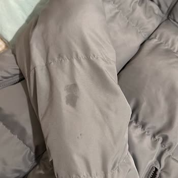 Yeni Alınan Çamaşır Makinesi Kıyafetlerde Sürekli Yağ Lekesi Bırakıyor