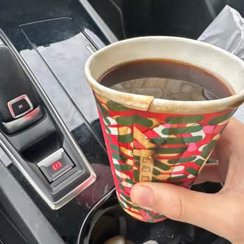 Sıcak Kahve Bardağı Eriydi, Araçta Mağduriyet Yaşadım