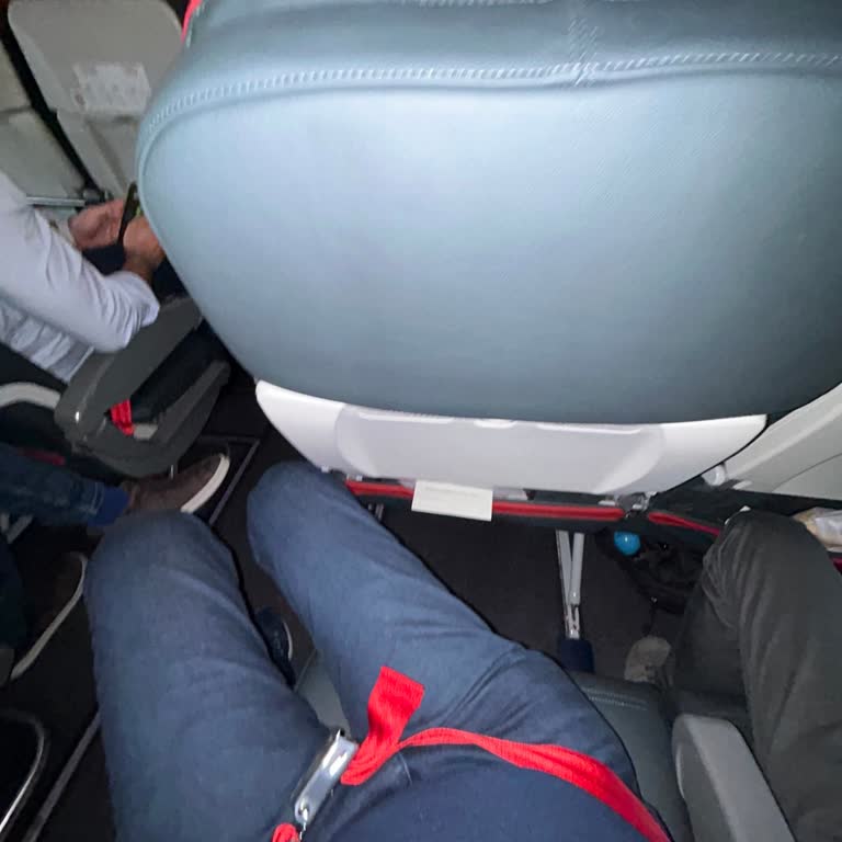 Kırık Koltuk Nedeniyle Uçuşta Yaşanan Rahatsızlık Ve Çözüm Eksikliği