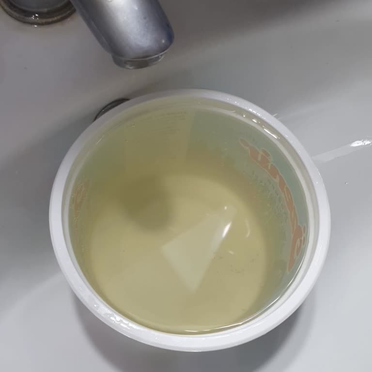 Defne Çekmece Mahallesi'nde Sarı Renkli Su Ve Sağlık Endişesi