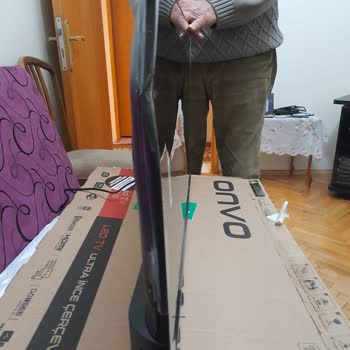 Kırık Teslim Edilen Televizyon İçin Servis Ücreti Alındı, Ürün Değişimi Ve Ücret İadesi Talebim Reddedildi