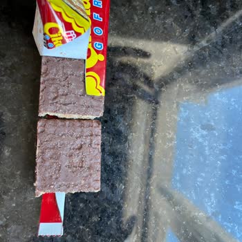 Çikolatalı Gofretin Üzerinde Beyaz Oluşumlar Güvenimizi Sarstı