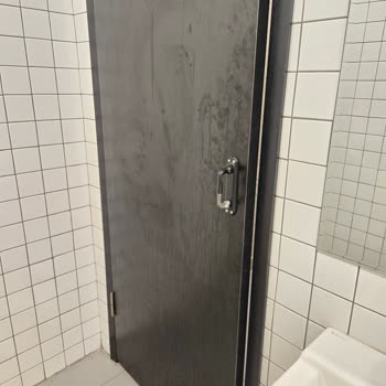 Burger King Güneşevler Şubesi Tuvaletlerinde Hijyen Ve Bakım Sorunu