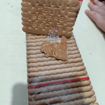 A101'den Alınan Bisküvinin İçinden Naylon Parçası Çıktı, İlgisiz Müşteri Hizmeti Ve Sağlık Riski