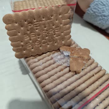 A101'den Alınan Bisküvinin İçinden Naylon Parçası Çıktı, İlgisiz Müşteri Hizmeti Ve Sağlık Riski