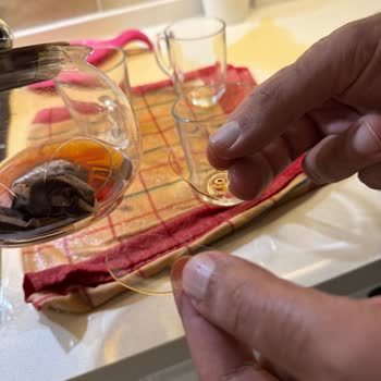 Karaca Tehlikeli Çaydanlık!