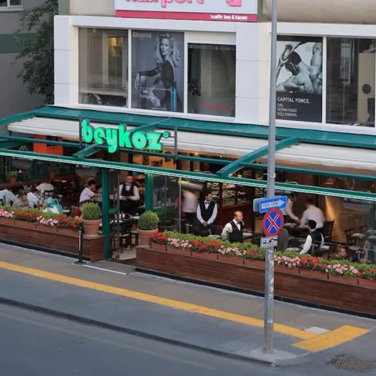 Aile Yemeğinde Garsonun Saygısız Davranışı Moralimizi Bozdu