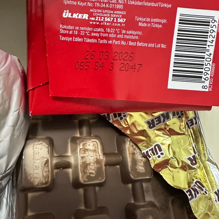 Tarihi Geçmemiş Üründe Bozulma: Ülker Kare Çikolatada Renk Değişimi