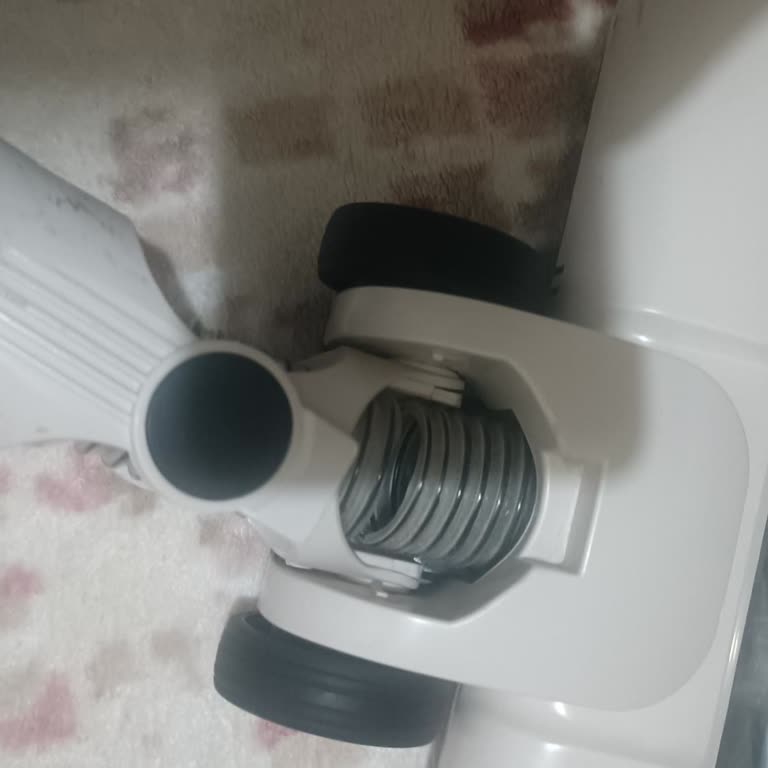 Yeni Alınan Süpürgenin Hortumu Kısa Sürede Yırtıldı, Mağduriyet Yaşadım