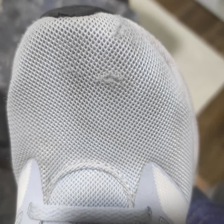 Adidas Kısa Sürede Yırtılan Ayakkabıya Ret ve Yetersiz İnceleme