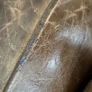 Üç Yılda Derisi Dökülen Koltuklara Ücretsiz Kumaş Değişimi Talebi