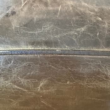 Üç Yılda Derisi Dökülen Koltuklara Ücretsiz Kumaş Değişimi Talebi