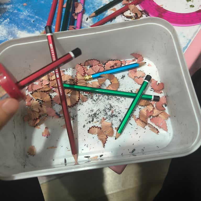 Aldığım Fatih Kurşun Kalemlerin Uçları Sürekli Kırılıyor, Mağduriyet Yaşıyoruz