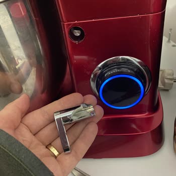 Hamur Yoğurma Makinesinin Açma Aparatı Kırıldı, Garanti Kapsamında Değişim Talebi