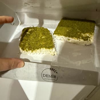 Demir Unlu Mamulleri (Sancaktepe) 'nden Tüm Tatlılar Çöpe Gitmek Zorunda Kaldı