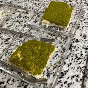 Demir Unlu Mamulleri (Sancaktepe) 'nden Tüm Tatlılar Çöpe Gitmek Zorunda Kaldı