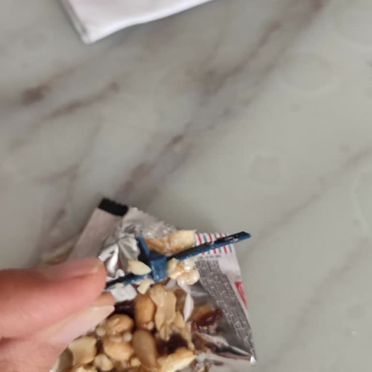 Çocuğumun Tükettiği Atıştırmalıktan Yabancı Madde Çıkması Ve Markadan Dönüş Alınamaması