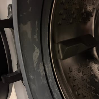 Sıfır Çamaşır Makinesinde Küf Ve Paslanma Sorunu, Çözüm Bekliyorum